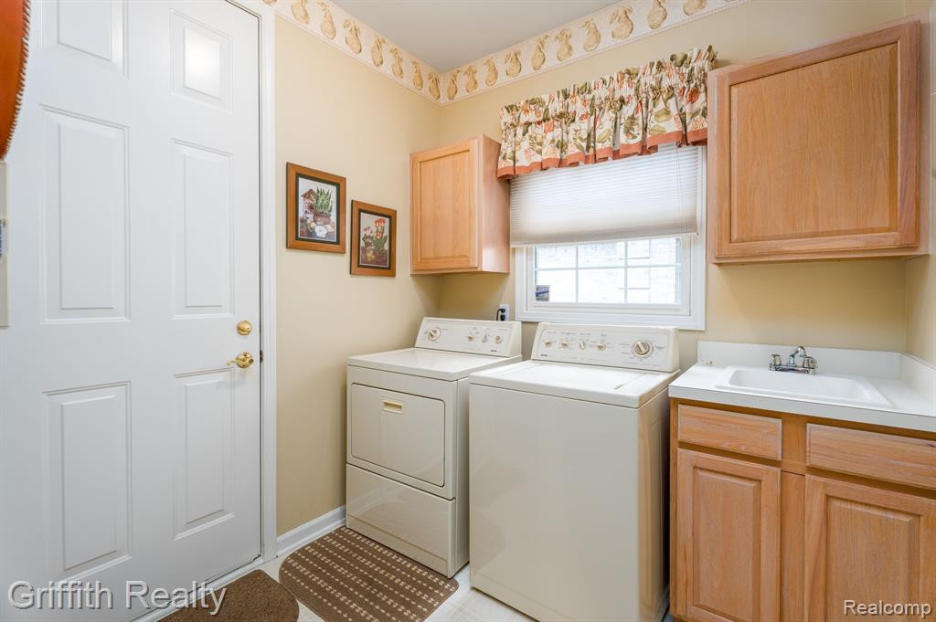7563 WOODWIND Court, Brighton, MI 48116 — Photo 25