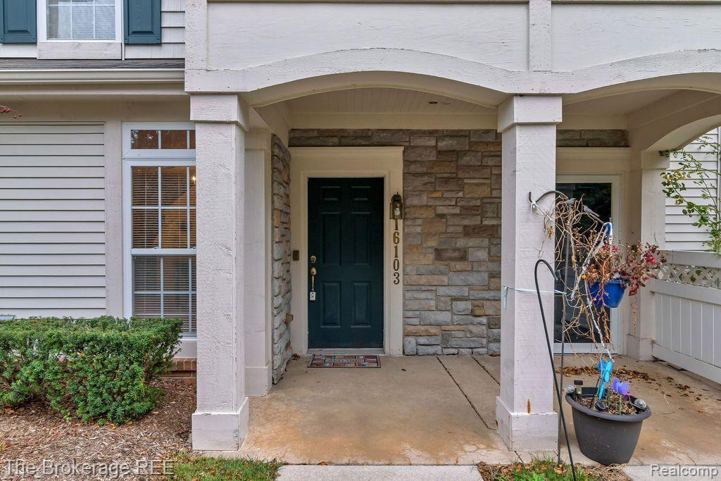 16103 ADDINGTON Drive, Commerce Twp, MI 48390 — Photo 2