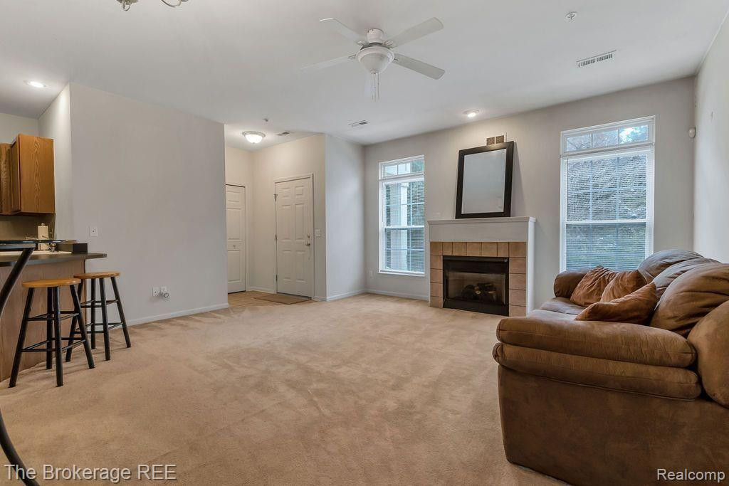 16103 ADDINGTON Drive, Commerce Twp, MI 48390 — Photo 4
