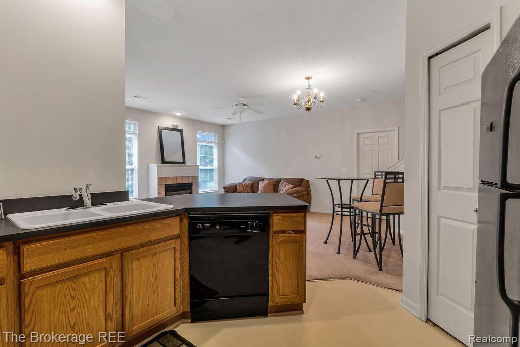16103 ADDINGTON Drive, Commerce Twp, MI 48390 — Photo 8