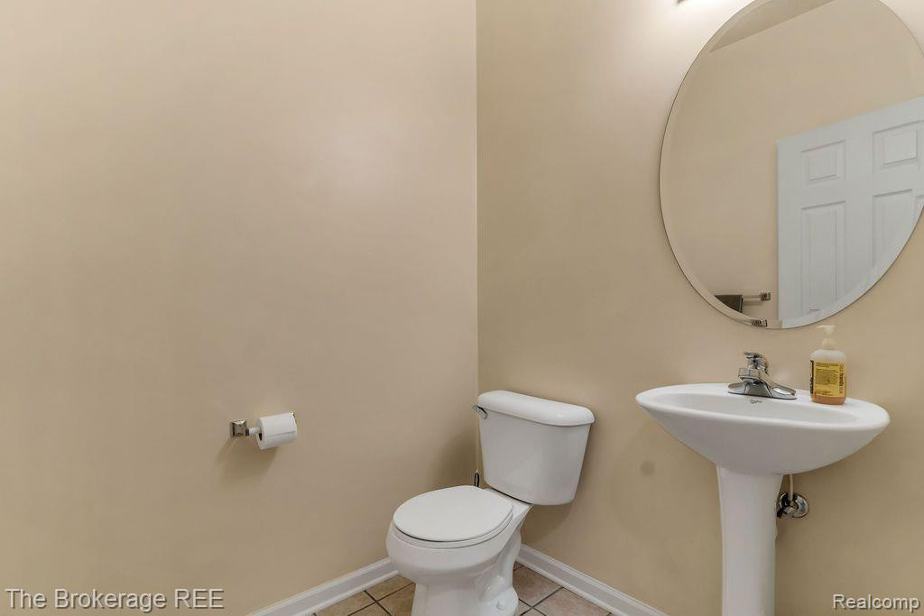 16103 ADDINGTON Drive, Commerce Twp, MI 48390 — Photo 11