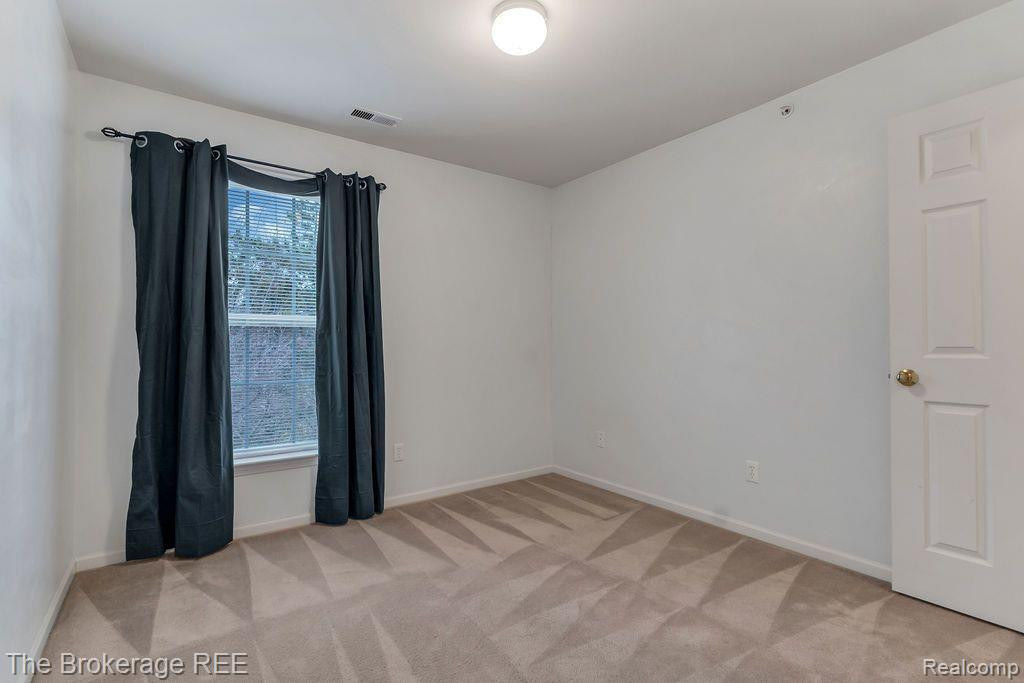 16103 ADDINGTON Drive, Commerce Twp, MI 48390 — Photo 19