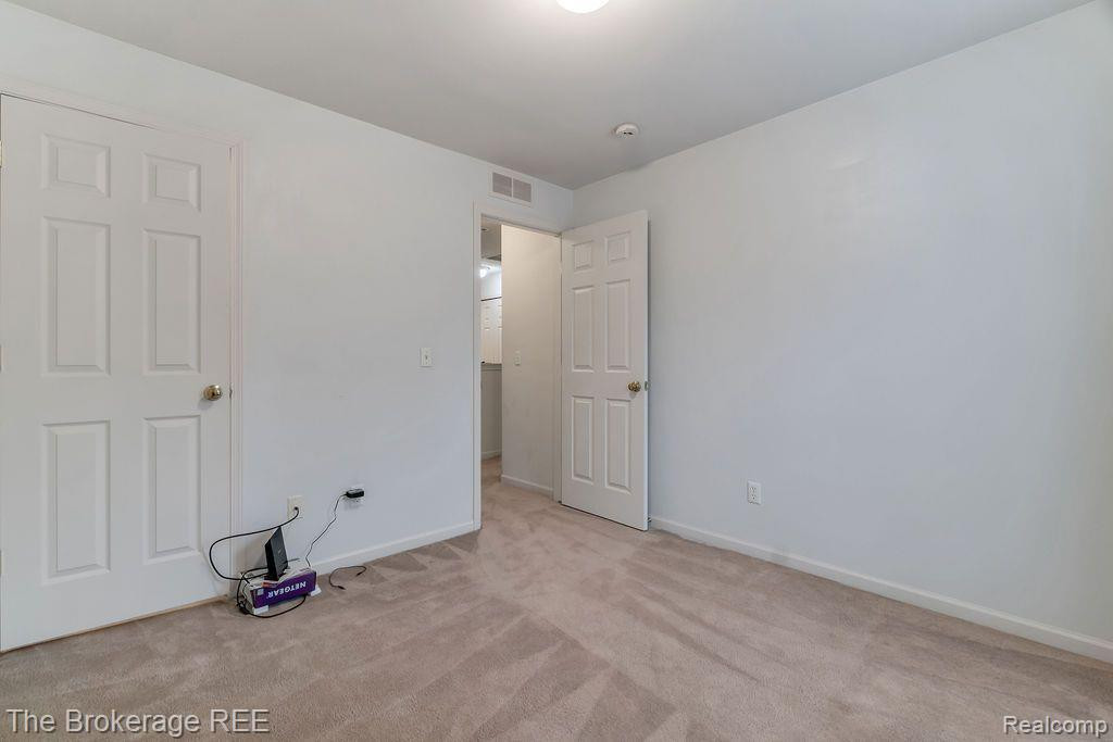 16103 ADDINGTON Drive, Commerce Twp, MI 48390 — Photo 20
