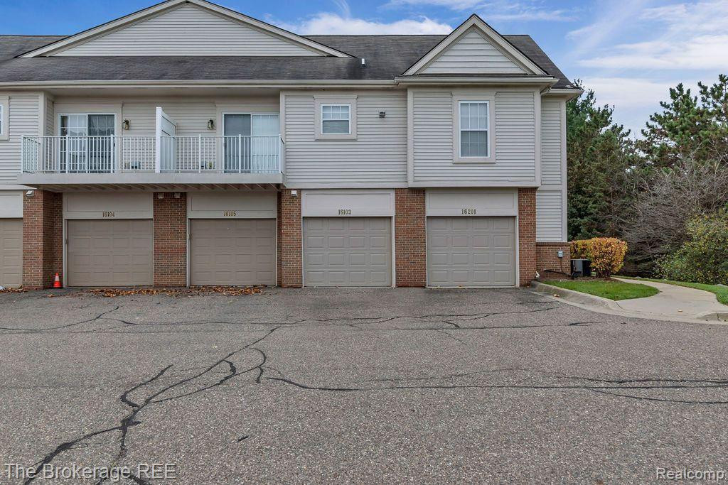 16103 ADDINGTON Drive, Commerce Twp, MI 48390 — Photo 22