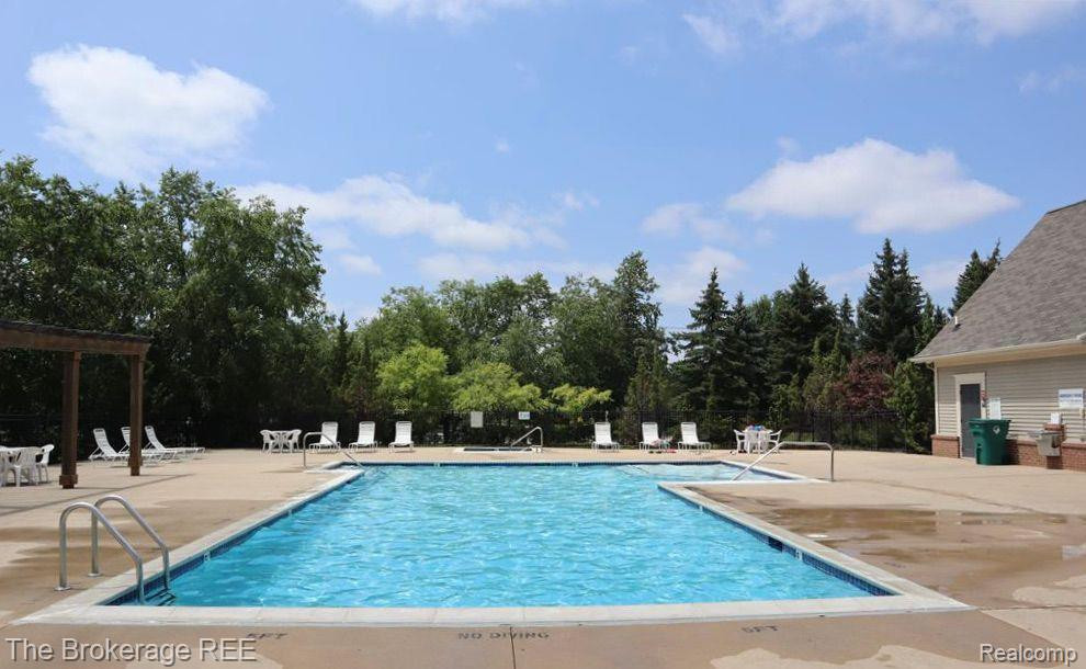 16103 ADDINGTON Drive, Commerce Twp, MI 48390 — Photo 28