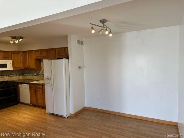 8603 WINCHESTER Drive, Sterling Heights, MI 48313 — Photo 7