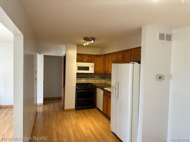 8603 WINCHESTER Drive, Sterling Heights, MI 48313 — Photo 8