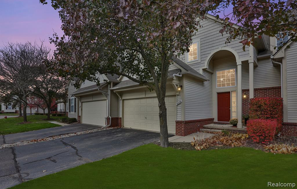 38238 Remington Park, Farmington Hills, MI 48331 — Photo 2