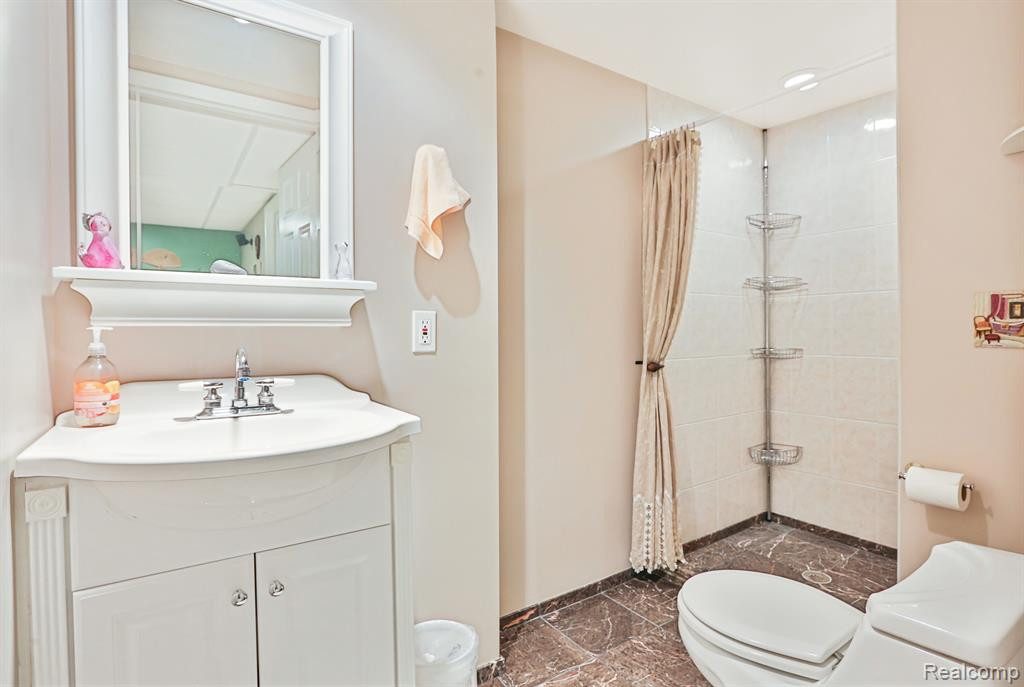 38238 Remington Park, Farmington Hills, MI 48331 — Photo 8