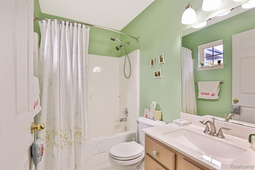 38238 Remington Park, Farmington Hills, MI 48331 — Photo 13