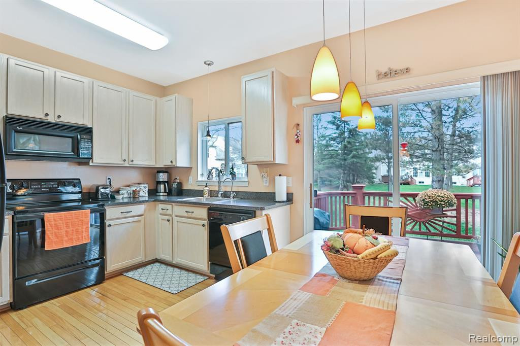 38238 Remington Park, Farmington Hills, MI 48331 — Photo 19