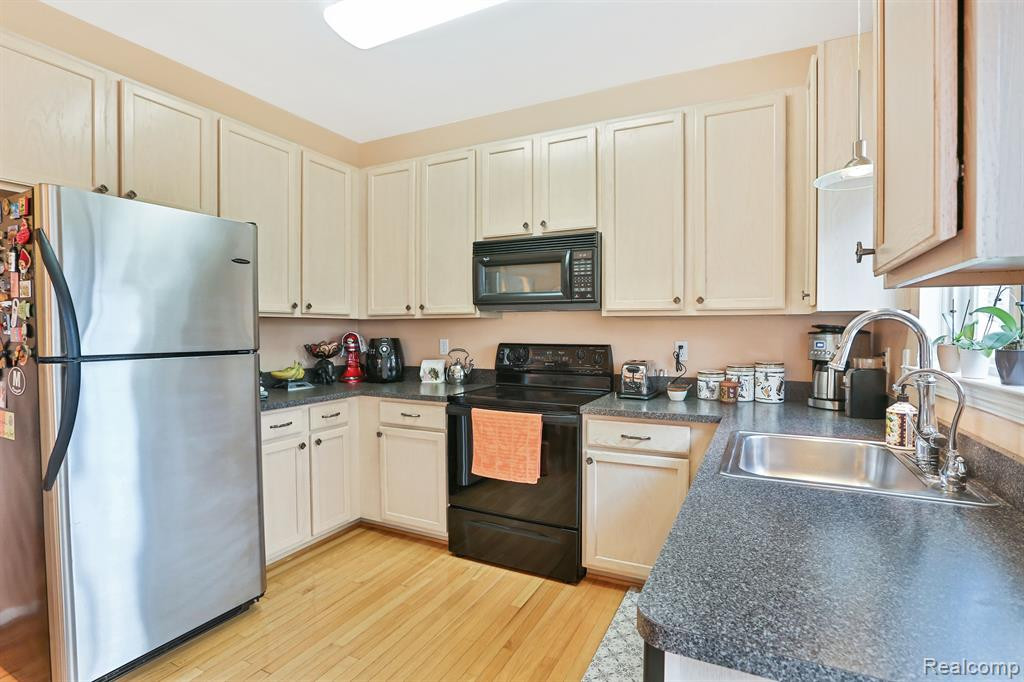 38238 Remington Park, Farmington Hills, MI 48331 — Photo 20