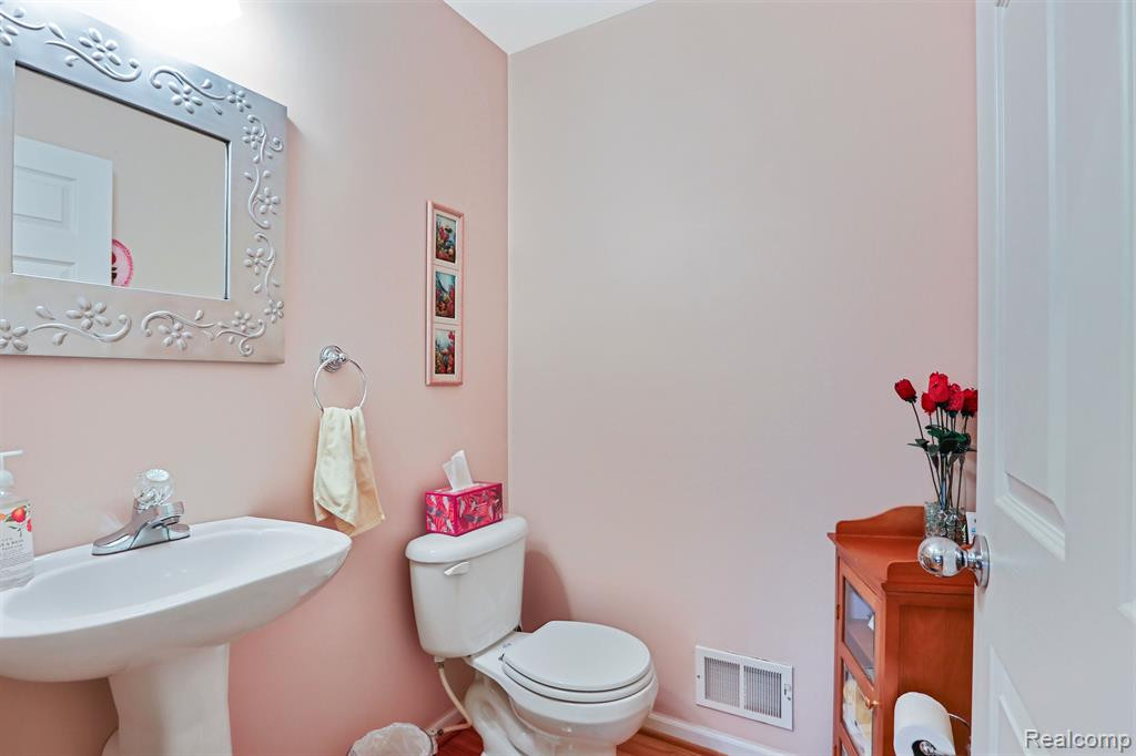 38238 Remington Park, Farmington Hills, MI 48331 — Photo 22