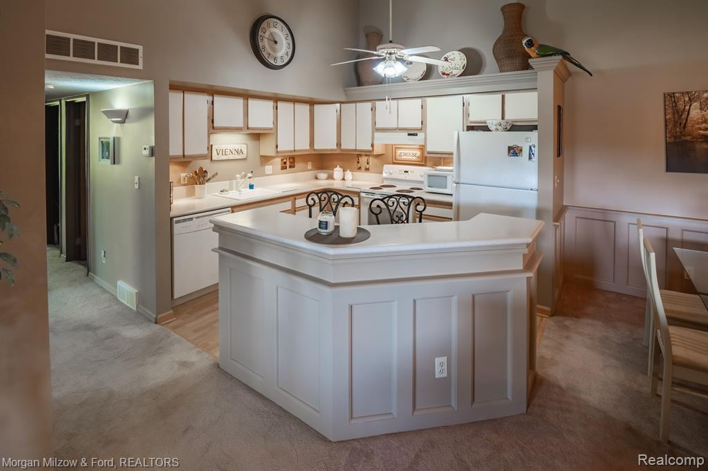 61196 GREENWOOD Drive, South Lyon, MI 48178 — Photo 3