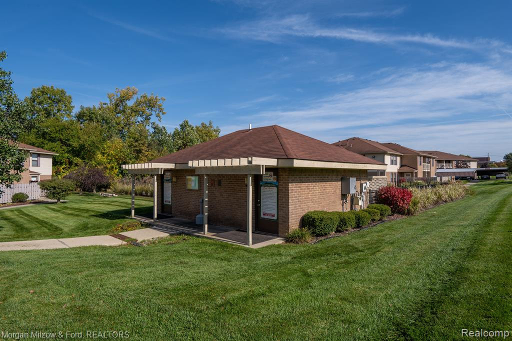 61196 GREENWOOD Drive, South Lyon, MI 48178 — Photo 22
