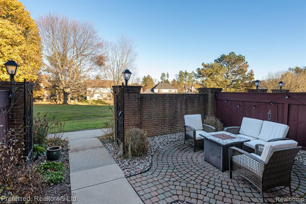 38831 COUNTRY Circle, #74, Farmington Hills, MI 48331 — Photo 3