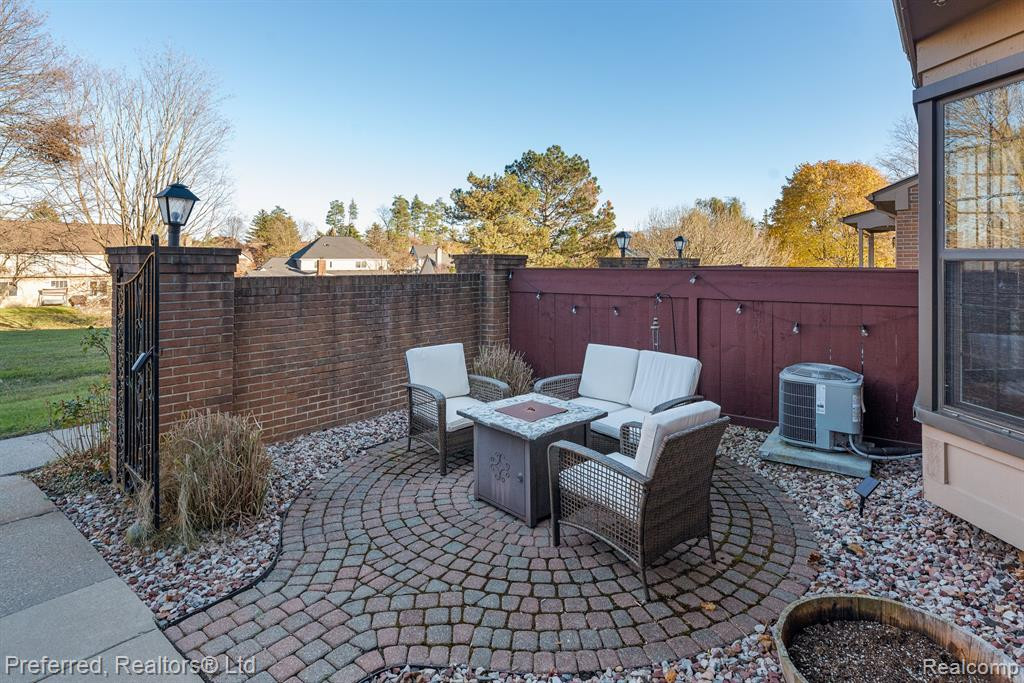38831 COUNTRY Circle, #74, Farmington Hills, MI 48331 — Photo 4