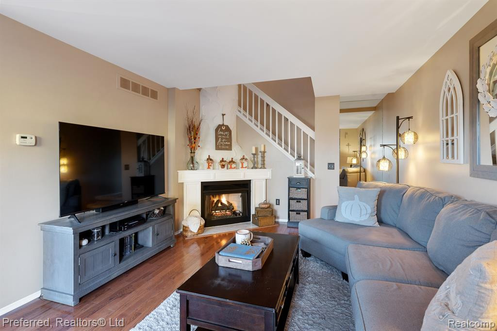 38831 COUNTRY Circle, #74, Farmington Hills, MI 48331 — Photo 10