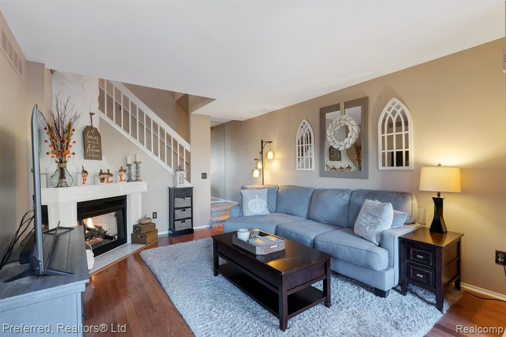 38831 COUNTRY Circle, #74, Farmington Hills, MI 48331 — Photo 11