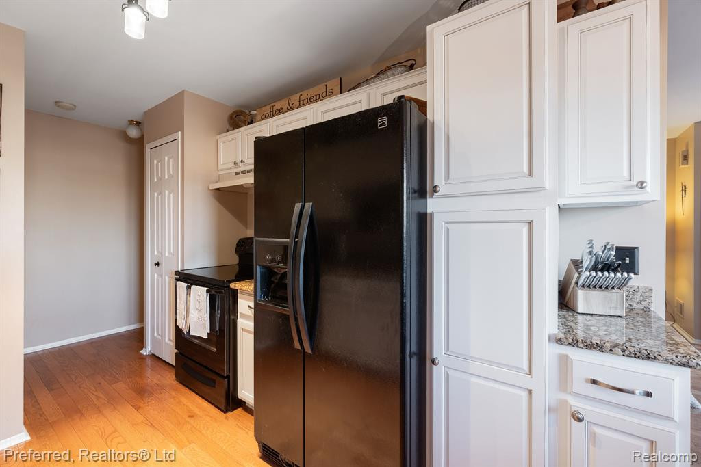 38831 COUNTRY Circle, #74, Farmington Hills, MI 48331 — Photo 15