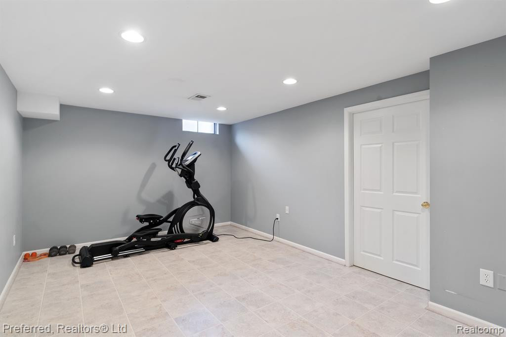 38831 COUNTRY Circle, #74, Farmington Hills, MI 48331 — Photo 19