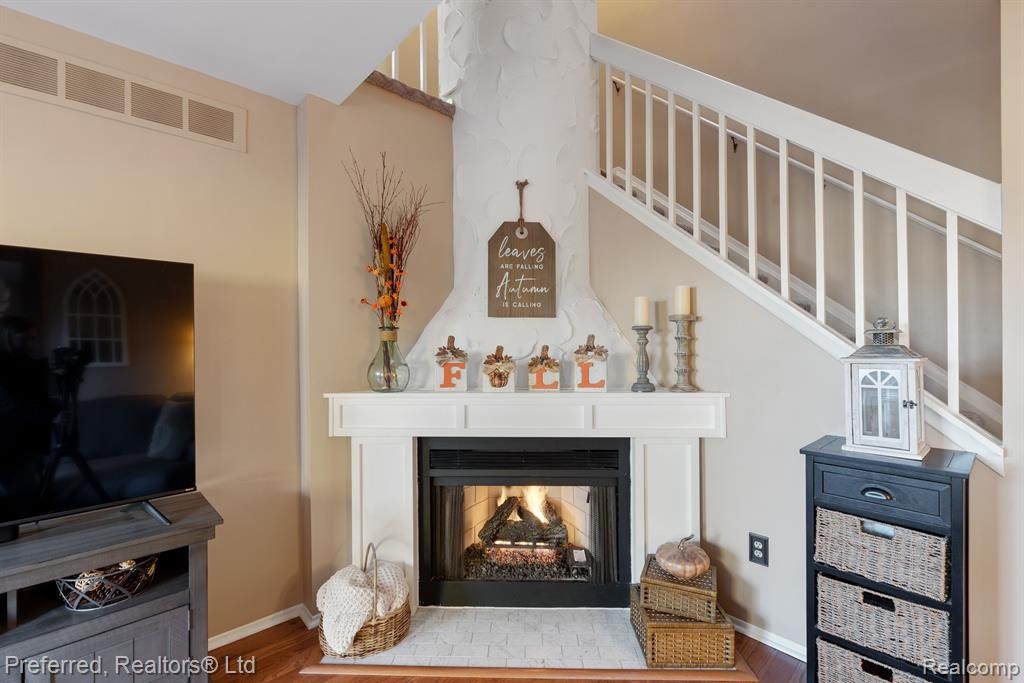 38831 COUNTRY Circle, #74, Farmington Hills, MI 48331 — Photo 22