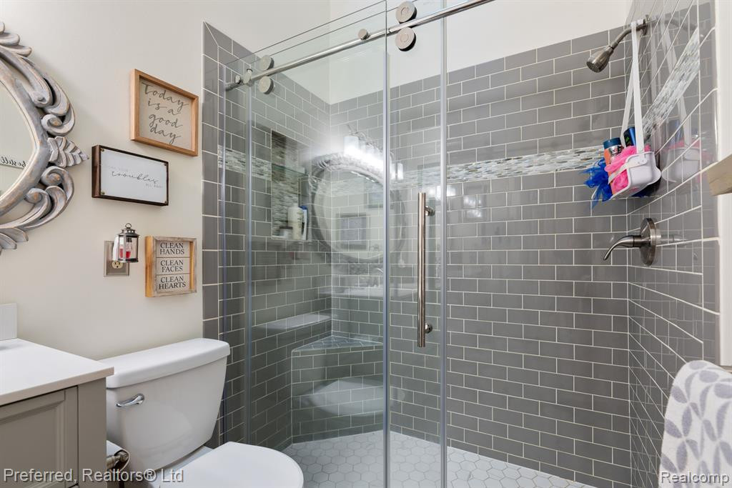 38831 COUNTRY Circle, #74, Farmington Hills, MI 48331 — Photo 23