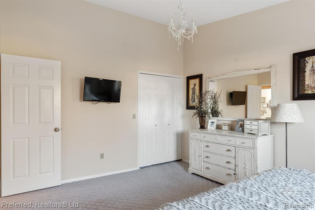 38831 COUNTRY Circle, #74, Farmington Hills, MI 48331 — Photo 27