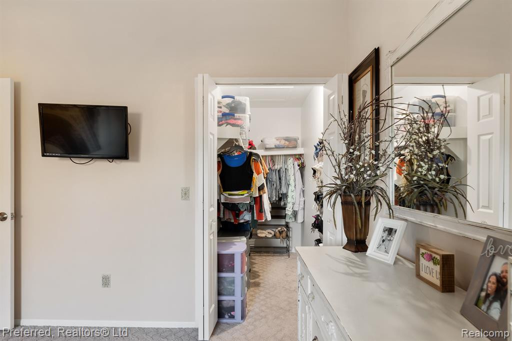 38831 COUNTRY Circle, #74, Farmington Hills, MI 48331 — Photo 28