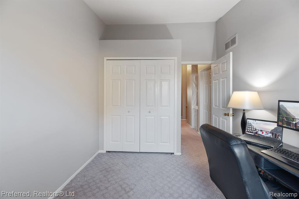 38831 COUNTRY Circle, #74, Farmington Hills, MI 48331 — Photo 30