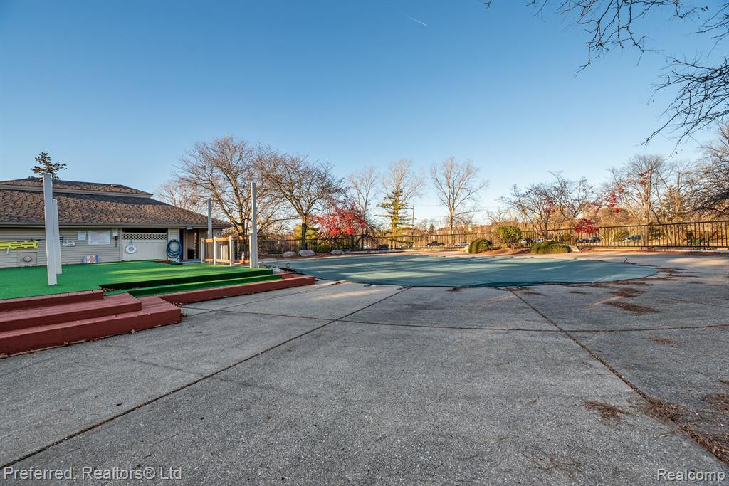 38831 COUNTRY Circle, #74, Farmington Hills, MI 48331 — Photo 33
