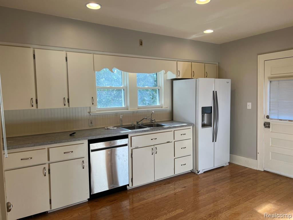 6831 SAGINAW Street, North Branch, MI 48461 — Photo 9