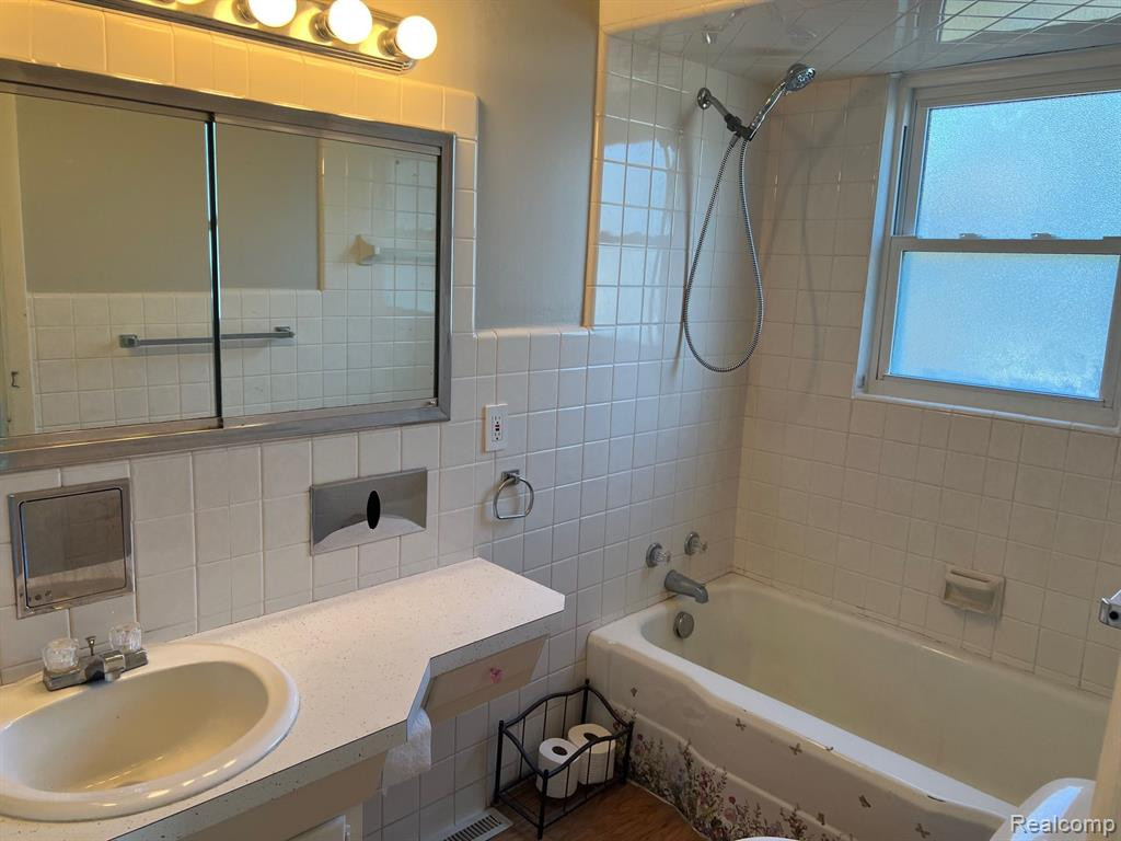 6831 SAGINAW Street, North Branch, MI 48461 — Photo 16