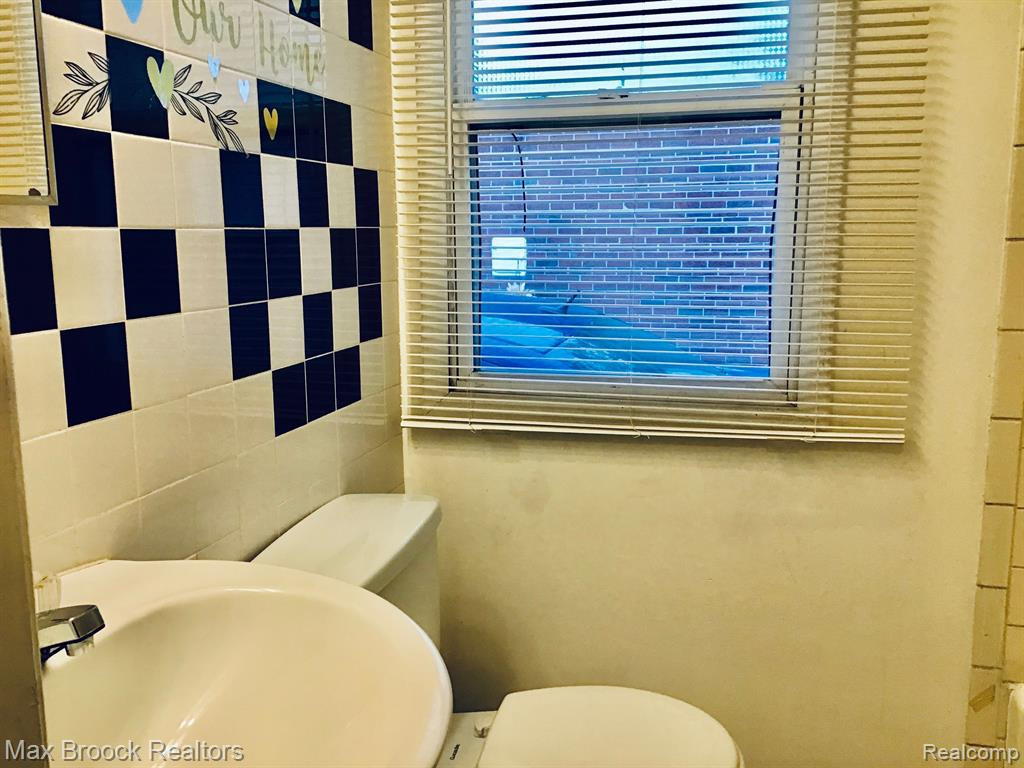 2740 ACKLEY Avenue, Westland, MI 48186 — Photo 9