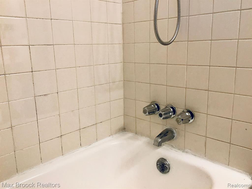 2740 ACKLEY Avenue, Westland, MI 48186 — Photo 12