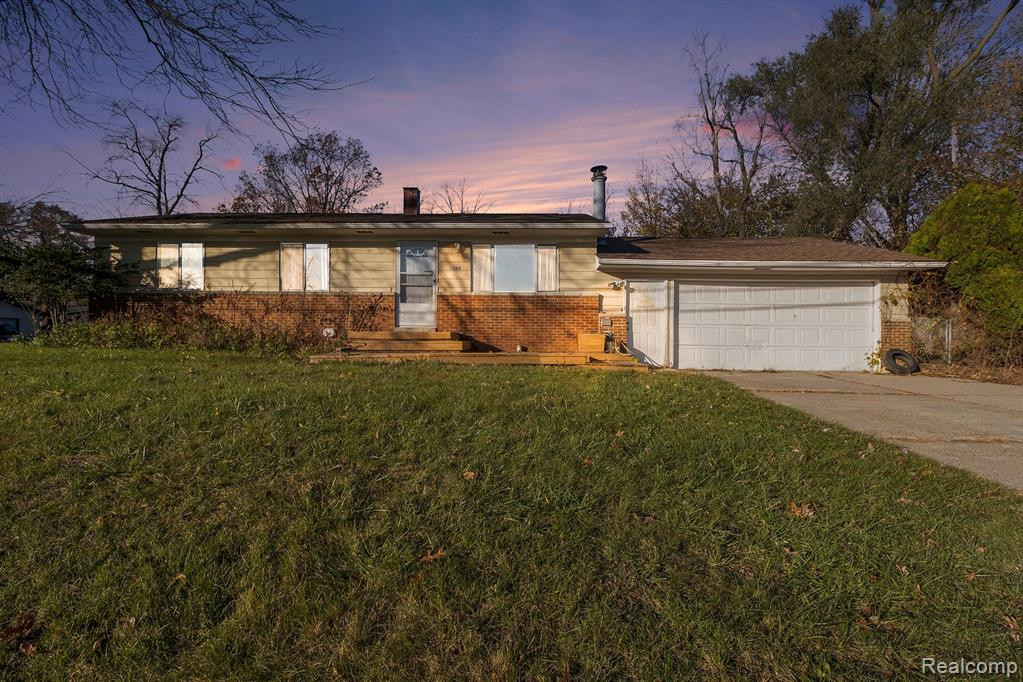 1066 MCCOY Street, Wolverine Lake, MI 48390 — Photo 2