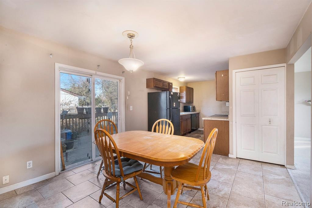 1066 MCCOY Street, Wolverine Lake, MI 48390 — Photo 5