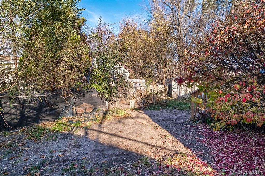 1066 MCCOY Street, Wolverine Lake, MI 48390 — Photo 13