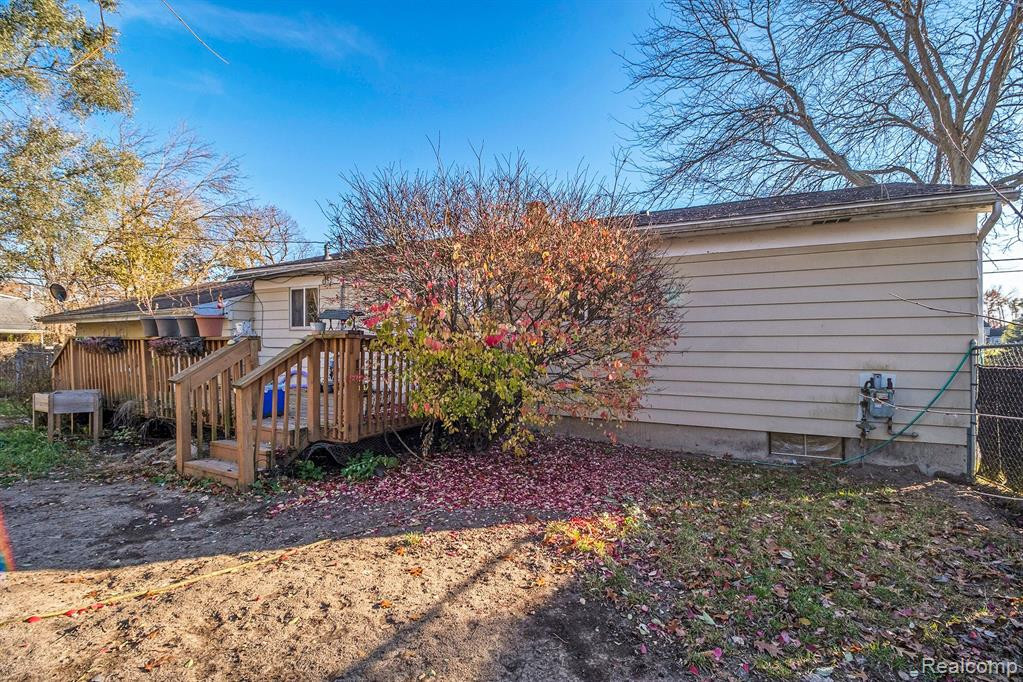 1066 MCCOY Street, Wolverine Lake, MI 48390 — Photo 15