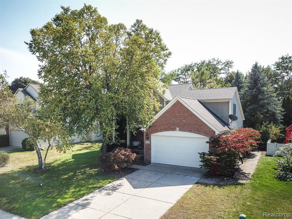 5721 CEDAR RIDGE Drive, Ann Arbor, MI 48103 — Photo 2