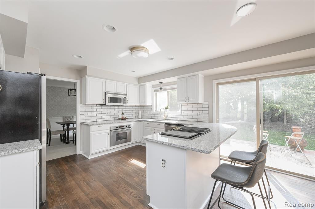 5721 CEDAR RIDGE Drive, Ann Arbor, MI 48103 — Photo 8