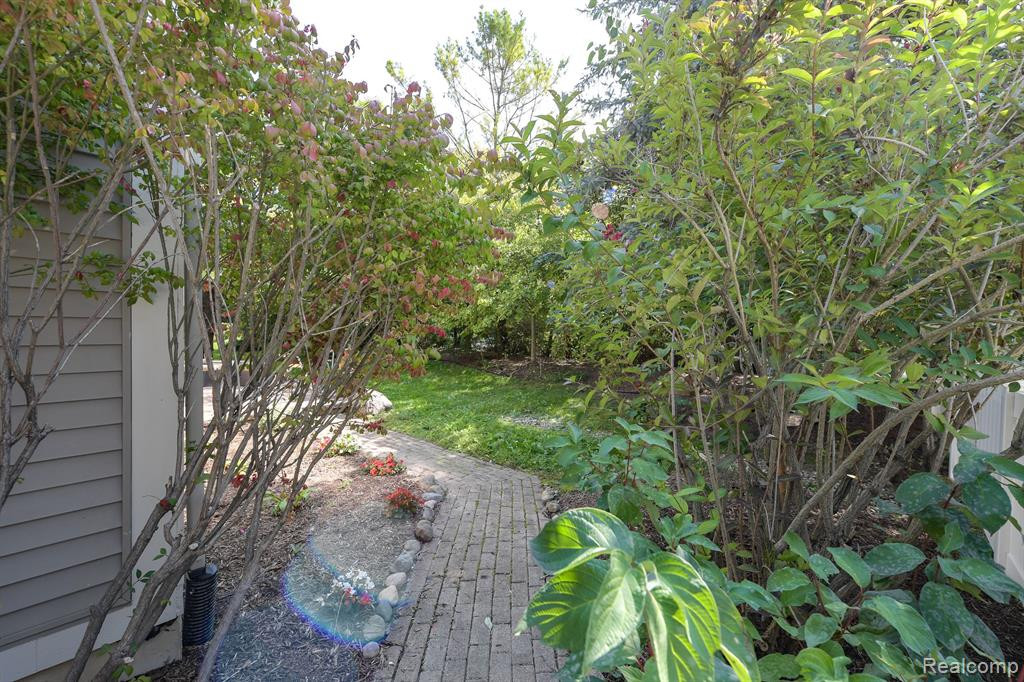 5721 CEDAR RIDGE Drive, Ann Arbor, MI 48103 — Photo 49