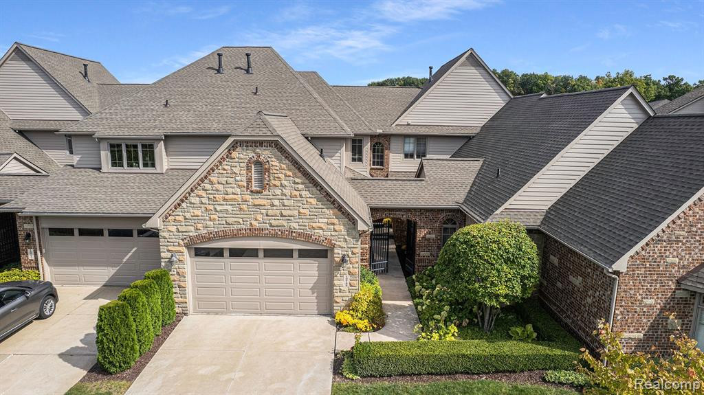 10769 WATERFALL Court, South Lyon, MI 48178 — Photo 2