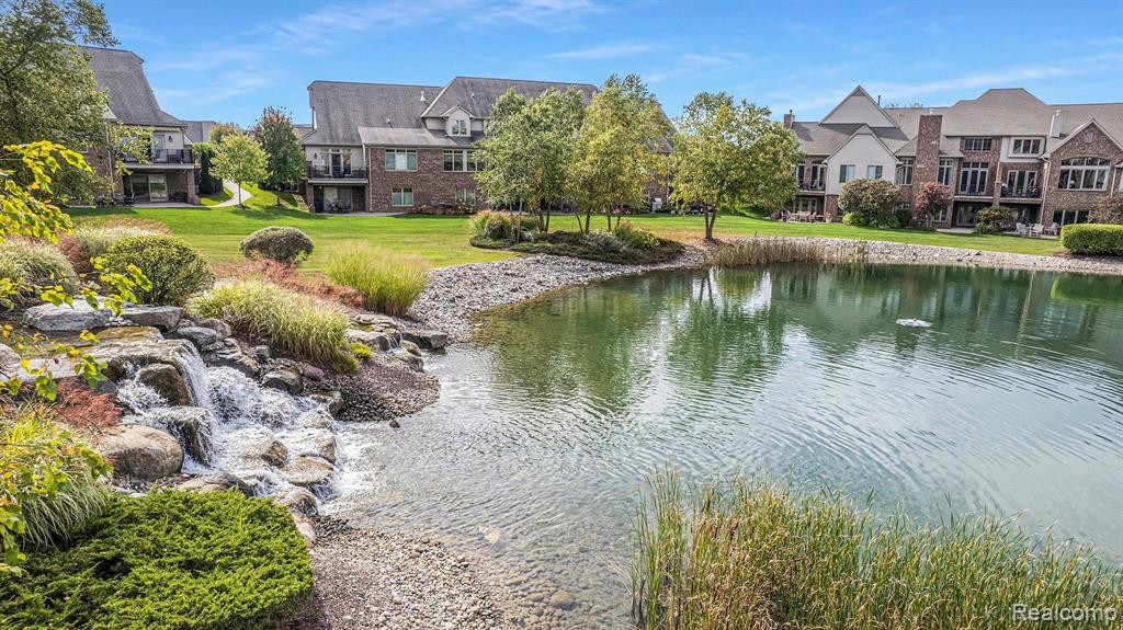 10769 WATERFALL Court, South Lyon, MI 48178 — Photo 4