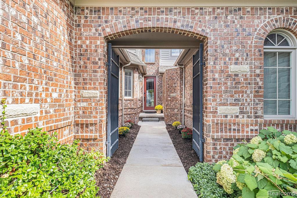 10769 WATERFALL Court, South Lyon, MI 48178 — Photo 5
