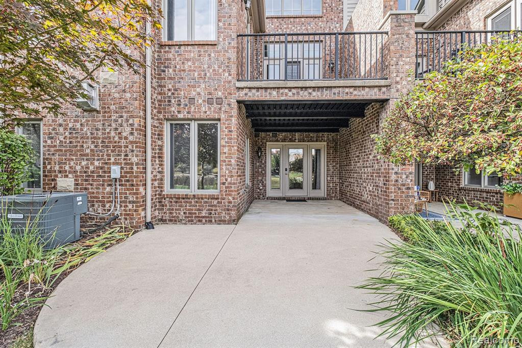 10769 WATERFALL Court, South Lyon, MI 48178 — Photo 37