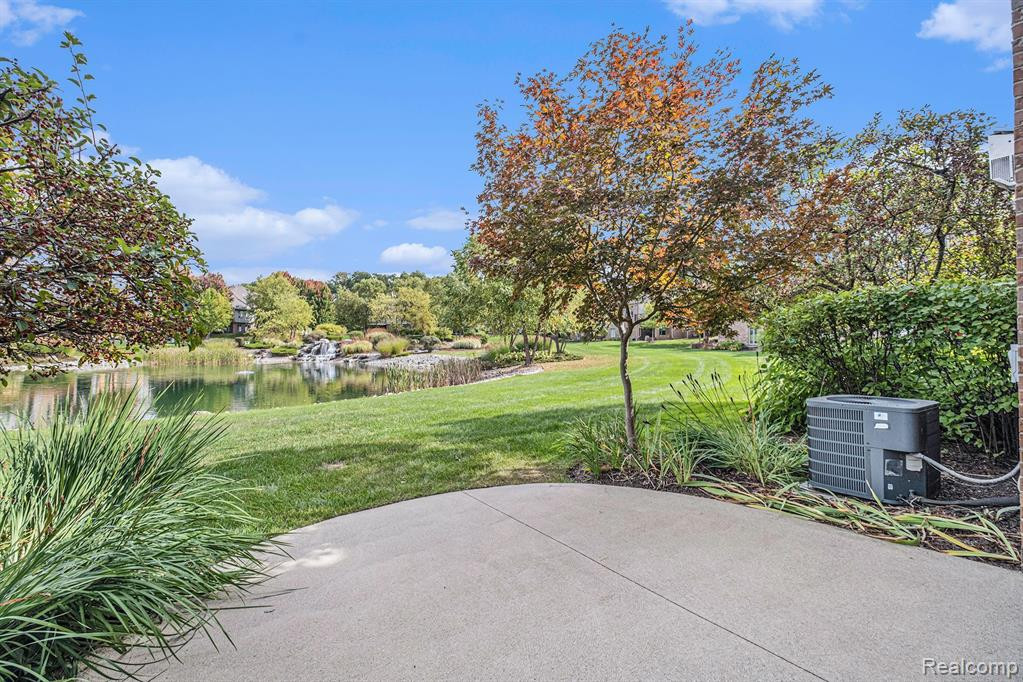 10769 WATERFALL Court, South Lyon, MI 48178 — Photo 38