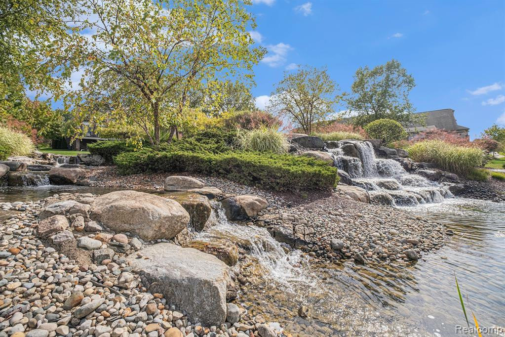 10769 WATERFALL Court, South Lyon, MI 48178 — Photo 42