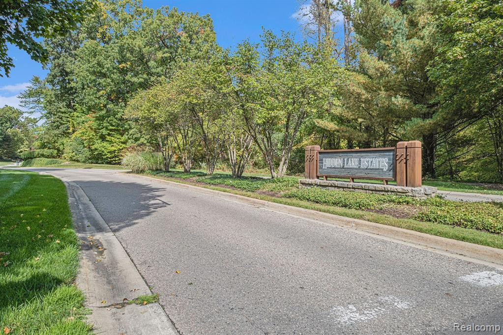 10769 WATERFALL Court, South Lyon, MI 48178 — Photo 51