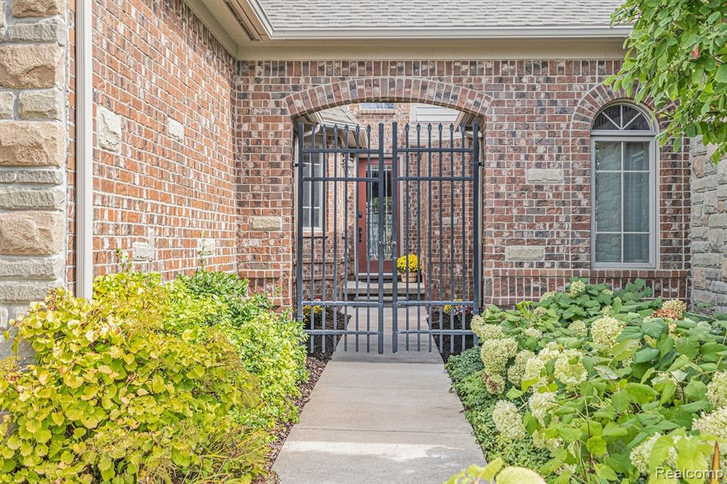 10769 WATERFALL Court, South Lyon, MI 48178 — Photo 55